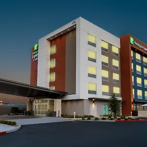 holiday-inn-express-and-suites-las-vegas-e-tropicana.las-vegashotels.net/